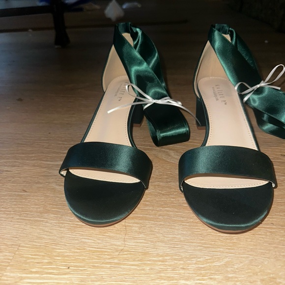 Kailee P Shoes - Chic Kailee P Satin Bow Heels in Deep Hunter Green Size 8. NWT